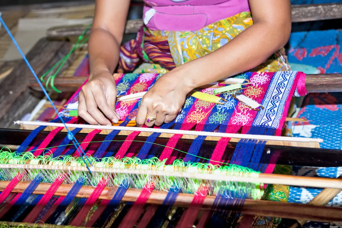 Sasak weaving techniques